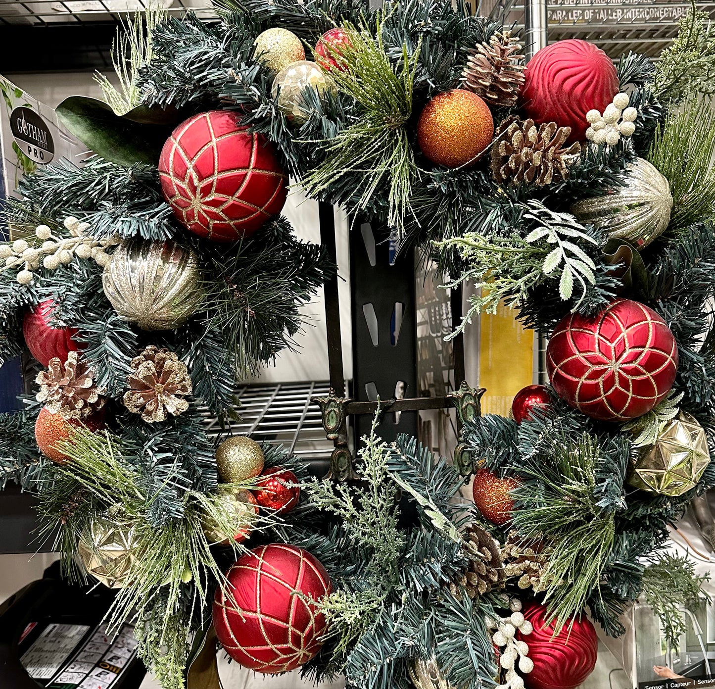 76.2 cm (30 in.) Pre-Lit Wreath with 50 Battery Operated LED Lights