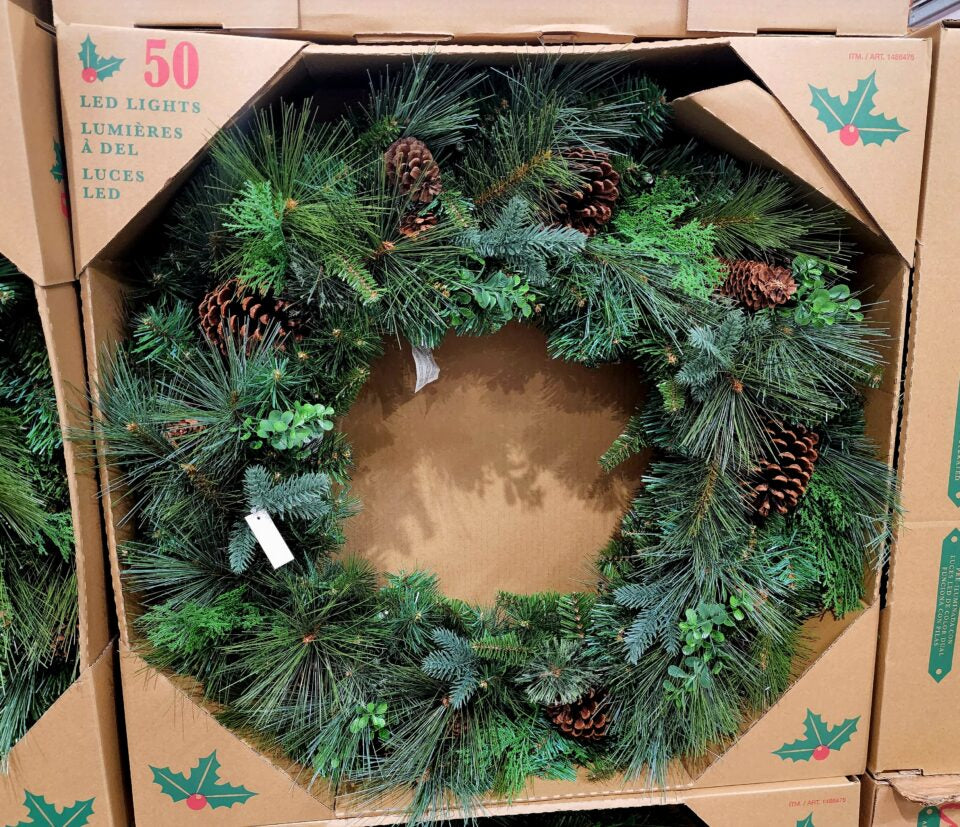 32″ Greenery Wreath with 50 Dual Color Lights