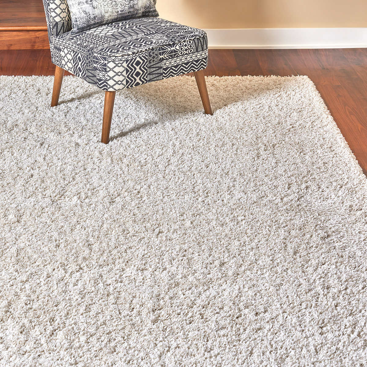 Thomasville Marketplace Luxury Shag Rugs, Color: Cream, Rug Size: 5 ft. 3 in. x 7 ft.