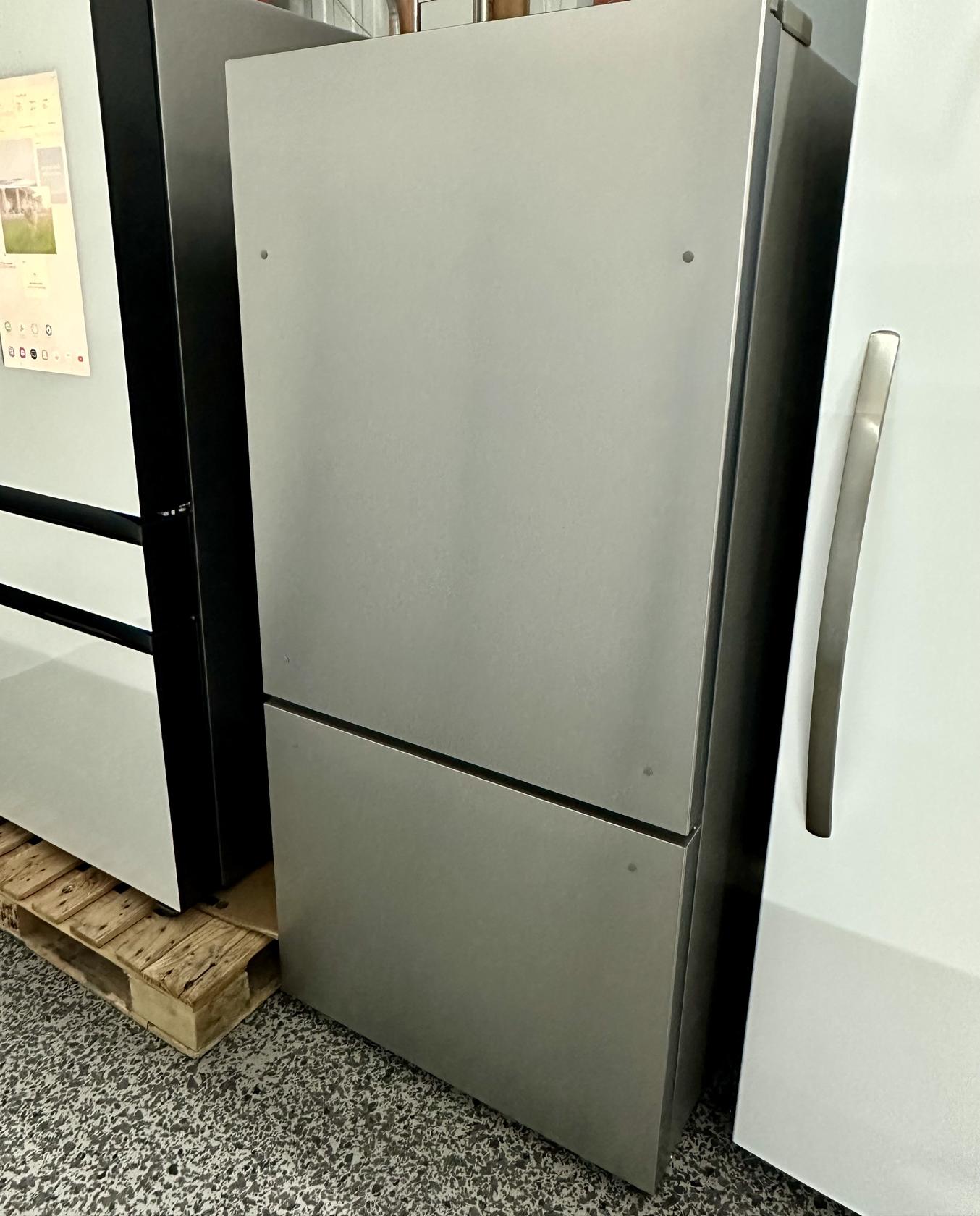Mora 22.3 Cu.Ft Bottom Freezer Refrigerator with Installed Ice Maker
