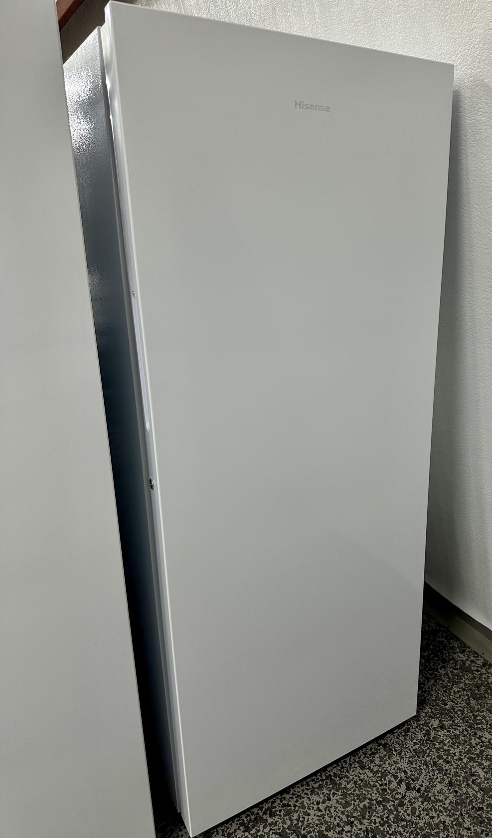 Hisense 13.6 cu. ft. Garage Ready Frost Free Convertible Upright Freezer