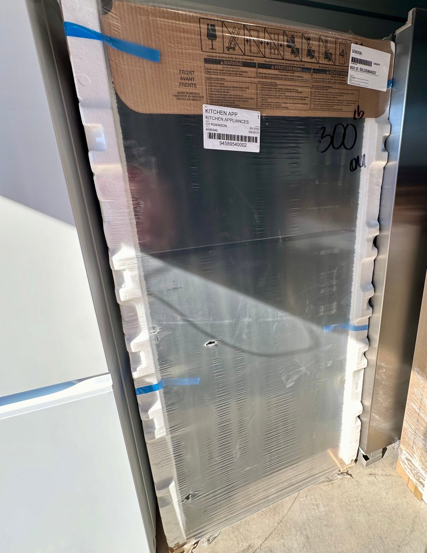 Whirlpool 20 cu. ft. Top Freezer Refrigerator with Frameless Glass Shelves