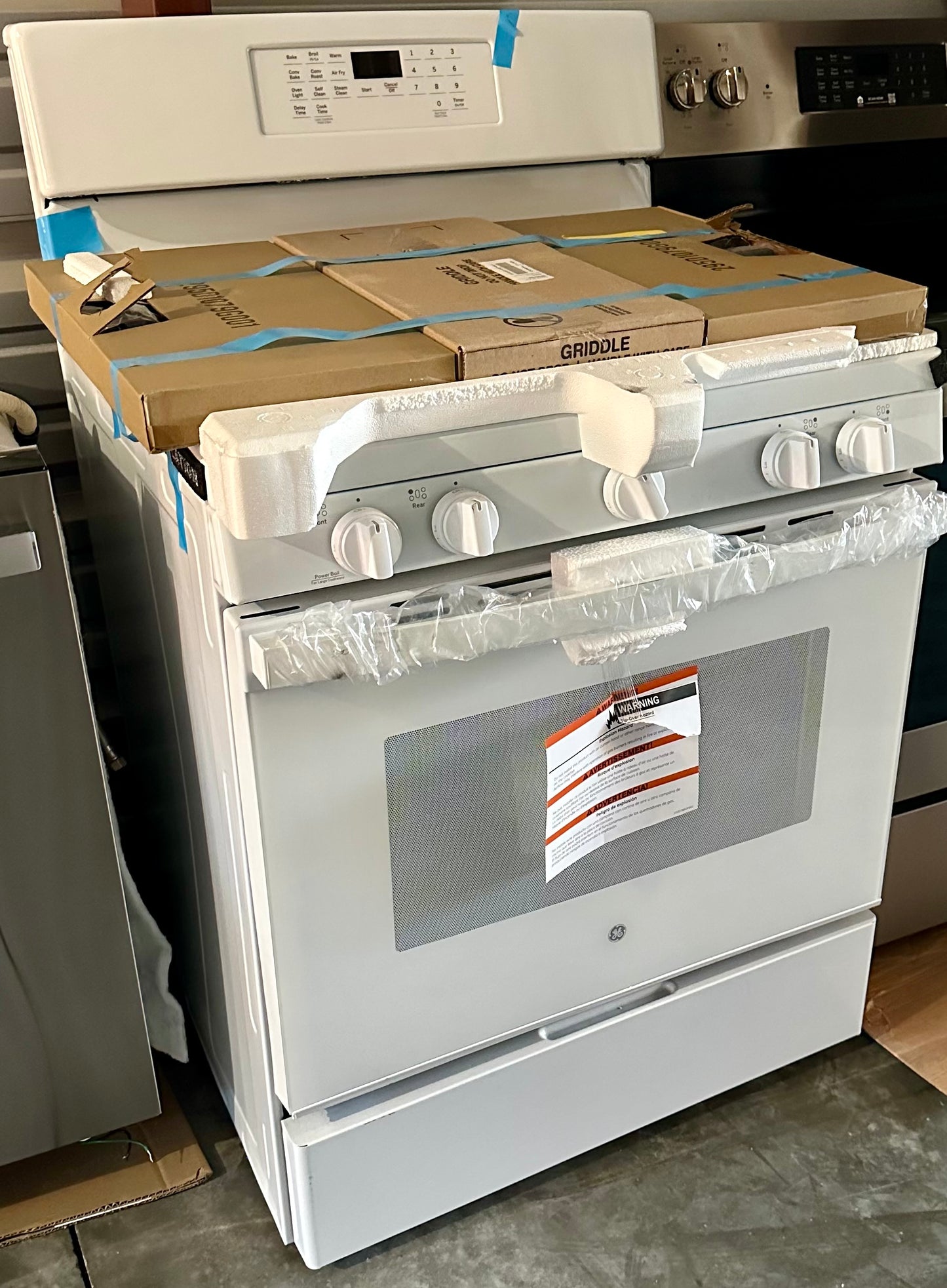 GE® 30" Free-Standing Gas Convection Range with No Preheat Air Fry