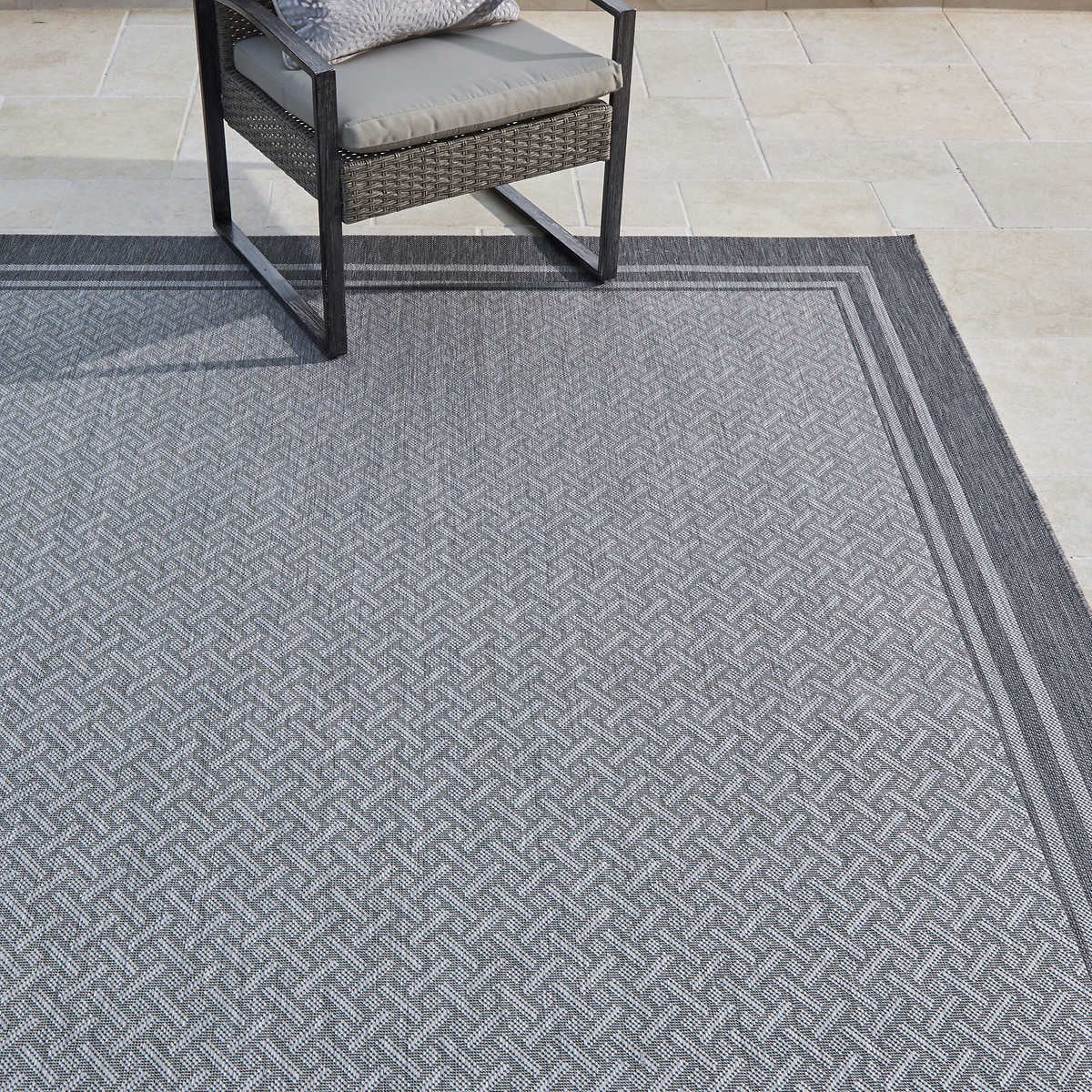 Naples Indoor/Outdoor Area Rug, Ace Border Color: Gray