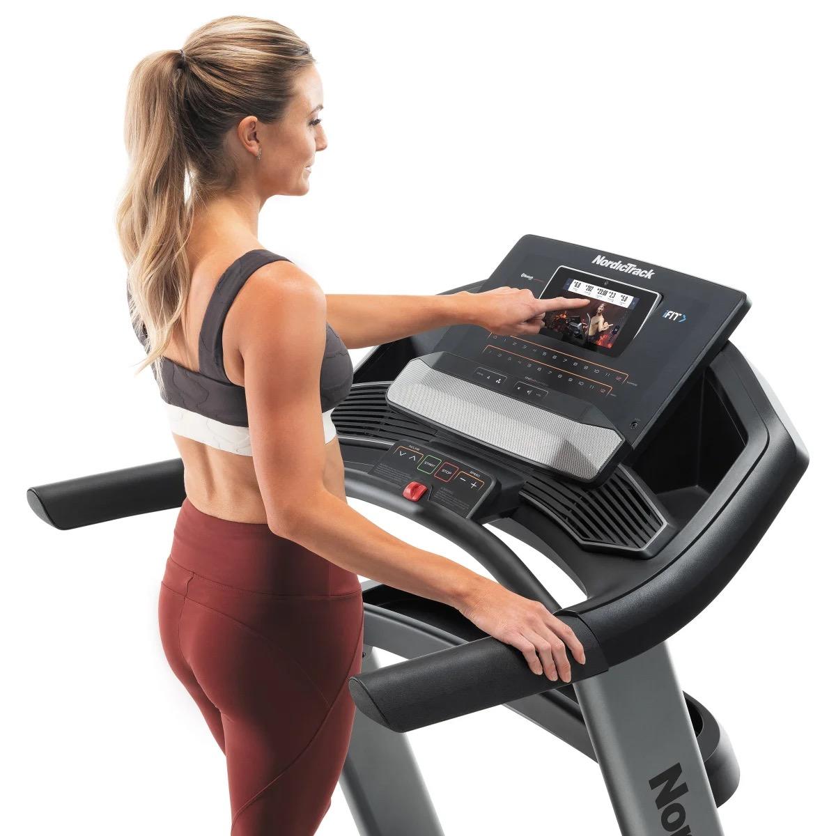 NordicTrack Elite 900 Treadmill