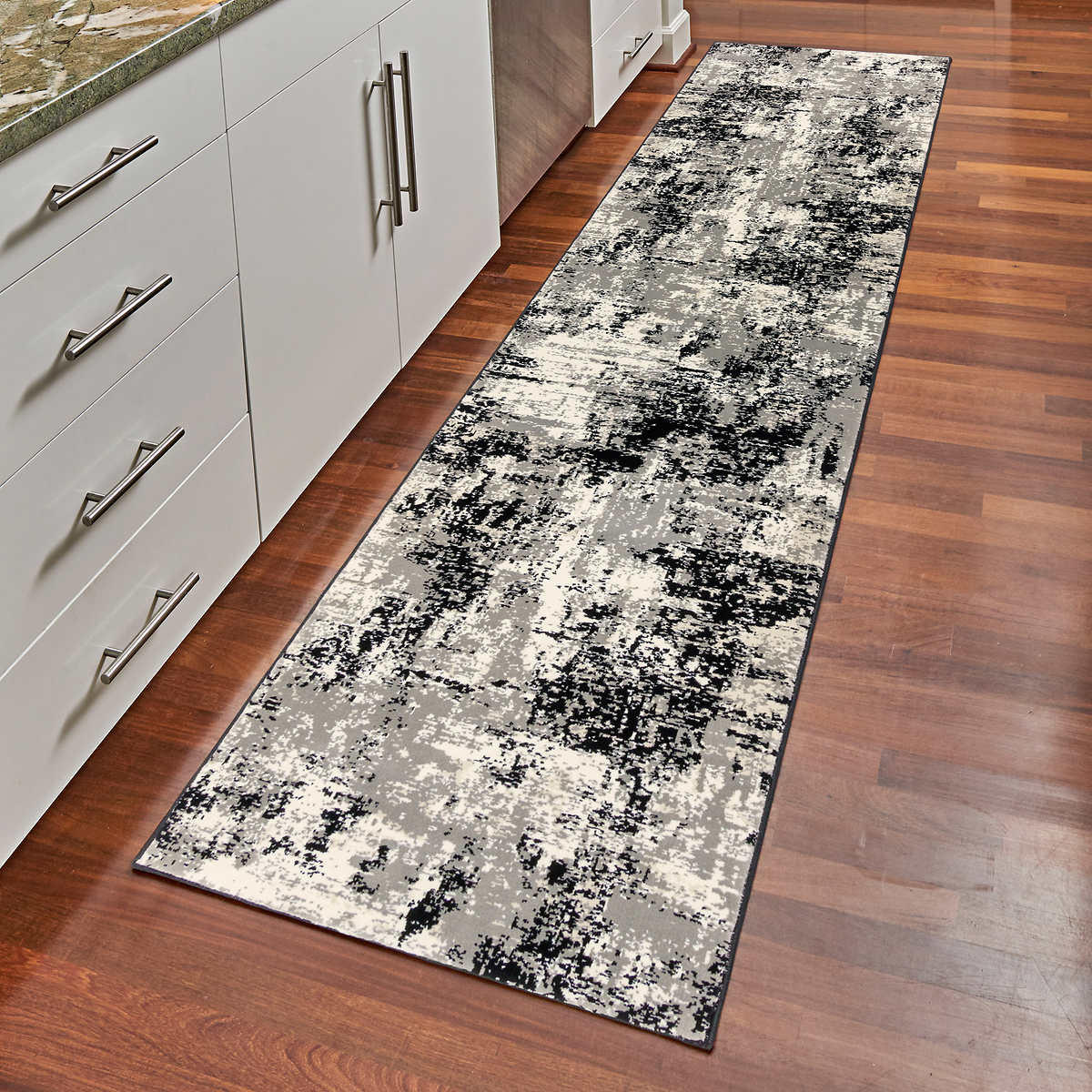 Thomasville Timeless Classic Rug Collection, Otello, Rug Size: 2 ft. 2 in. x 8 ft.
