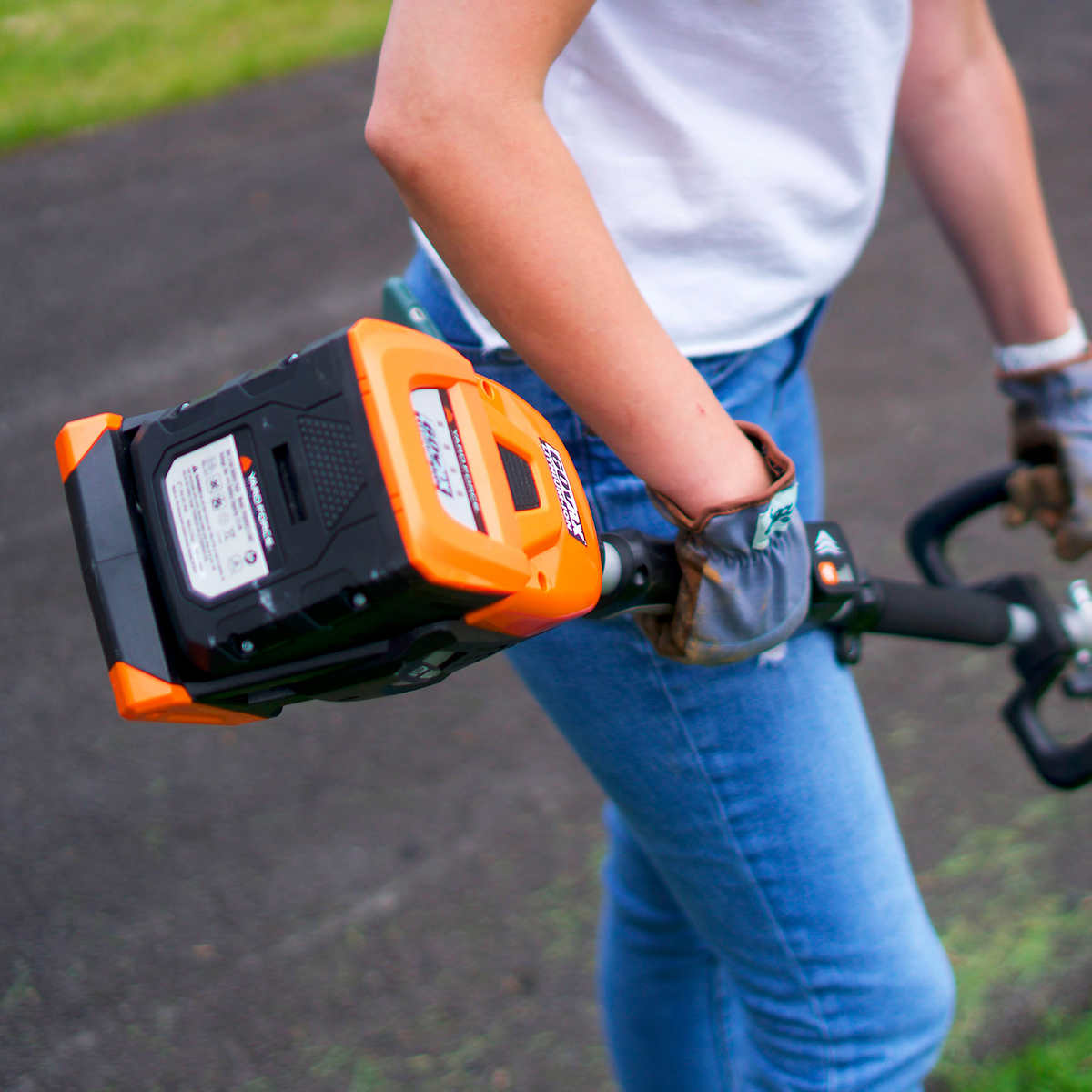 Yardforce 60v Line Trimmer with 2.5 Ah Battery and Charger