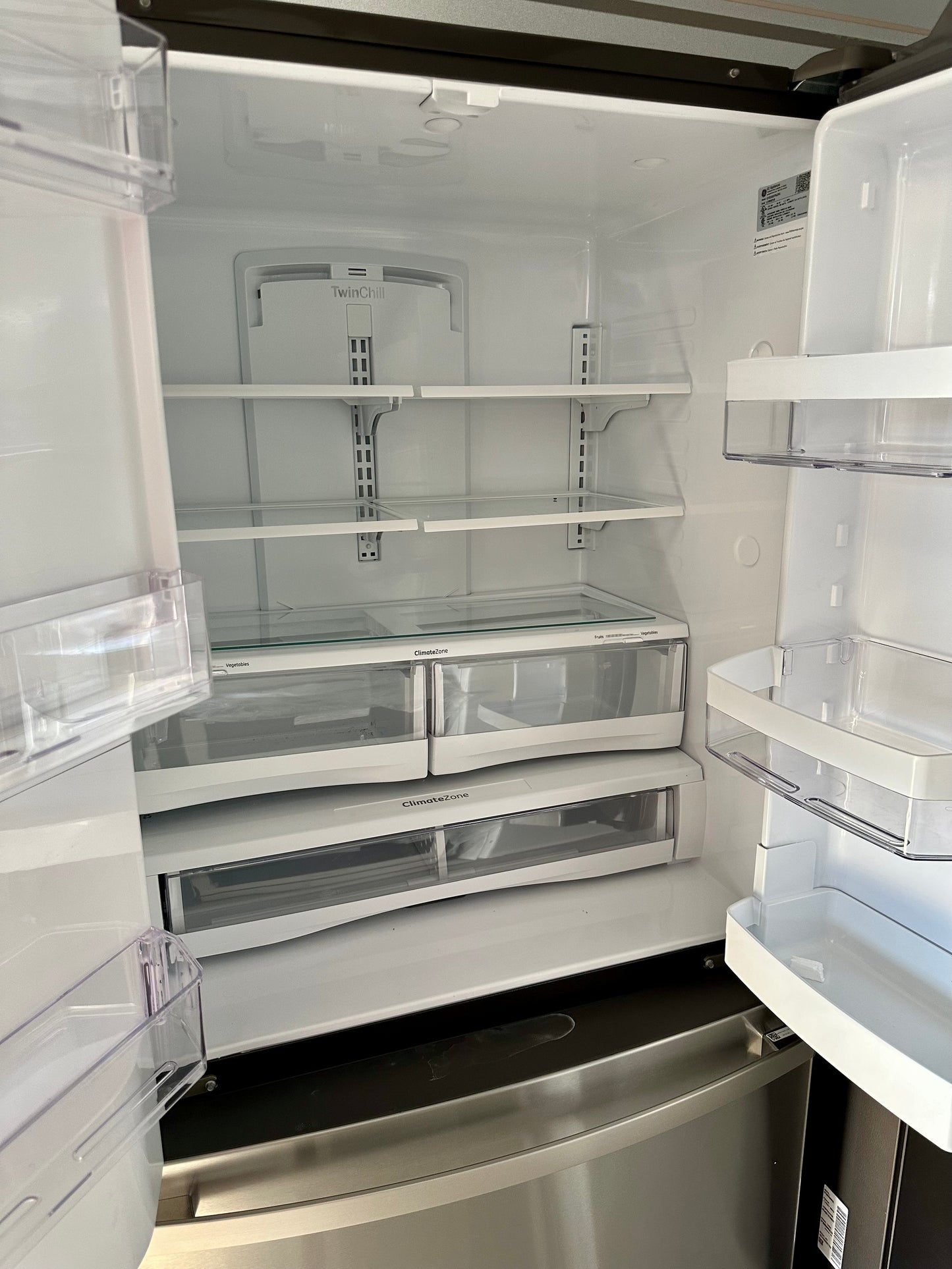 GE 22.1 cu. ft. Counter-Depth French Door Refrigerator with TwinChill Evaporators