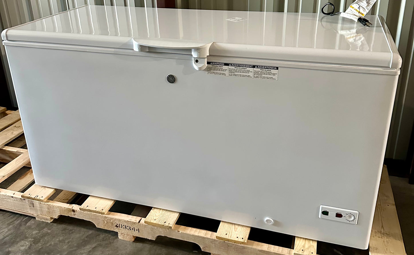 GE 15.7 cu. ft. Chest Freezer with 2 Bulk Slide-Out Baskets and Garage Ready