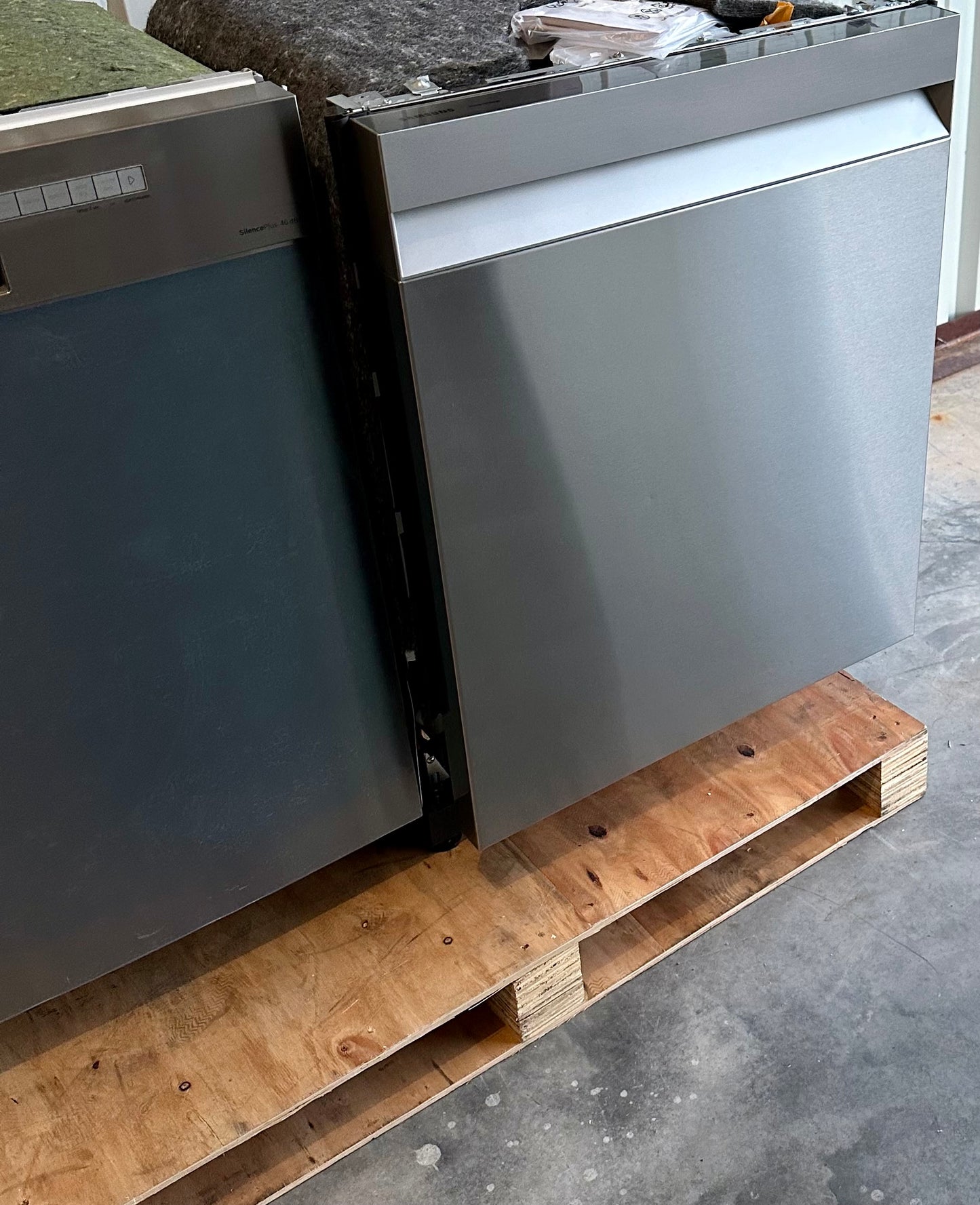 Samsung 39dBA Top Control Dishwasher with Stainless Steel Tub