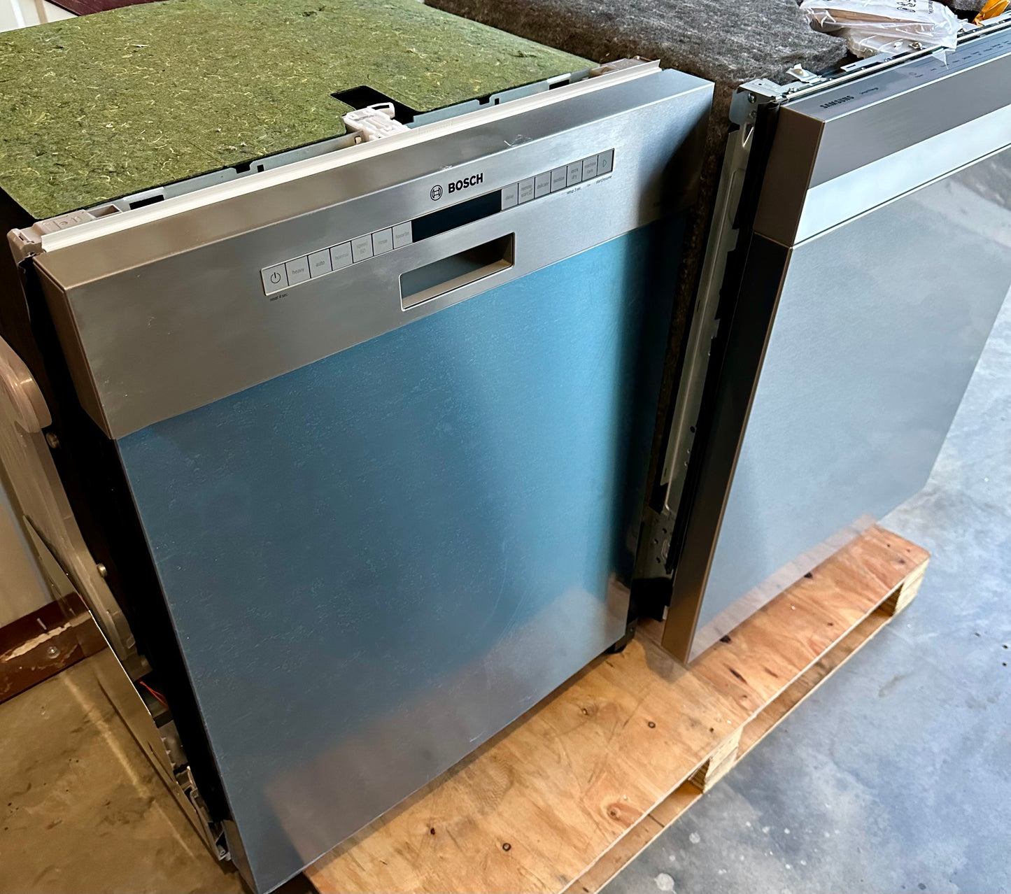 Bosch 300 Series 24 in. Stainless Steel German Made Dishwasher with Third Rack