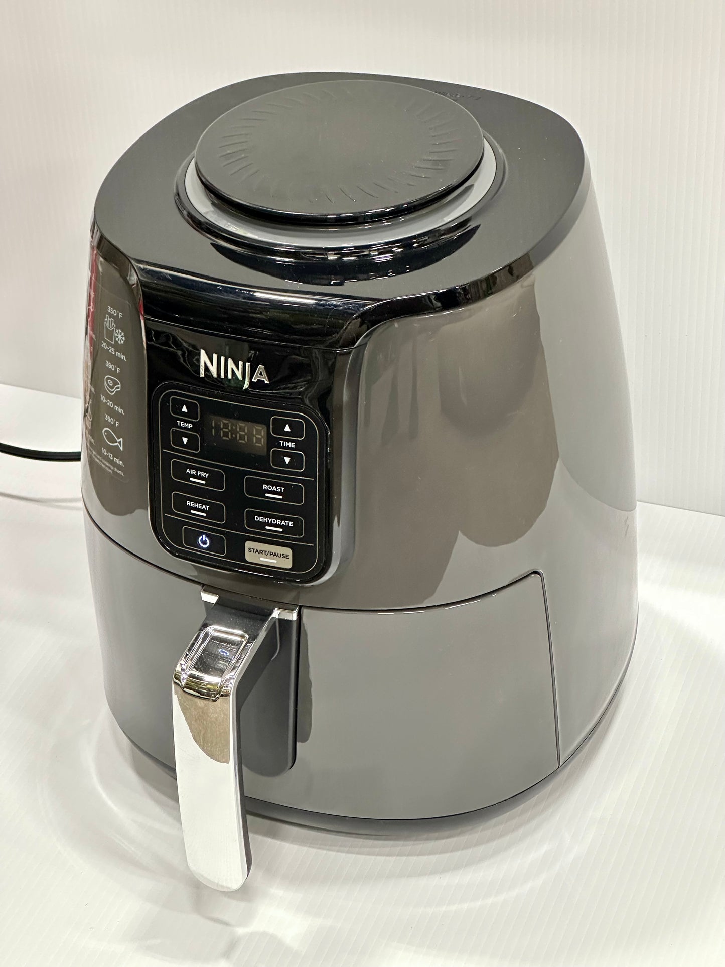 Ninja AF101 Air Fryer that Crisps, Roasts, Reheats, & Dehydrates, for Quick, Easy Meals, 4 Quart Capacity, & High Gloss Finish, Grey