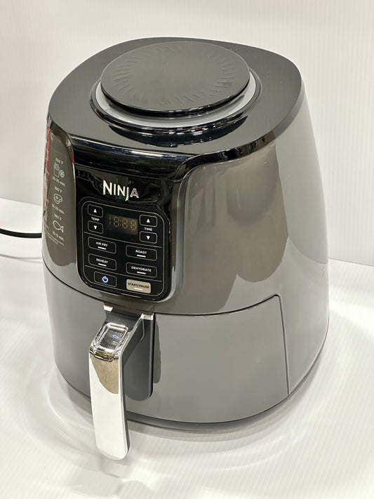 Ninja AF101 Air Fryer that Crisps, Roasts, Reheats, & Dehydrates, for Quick, Easy Meals, 4 Quart Capacity, & High Gloss Finish, Grey