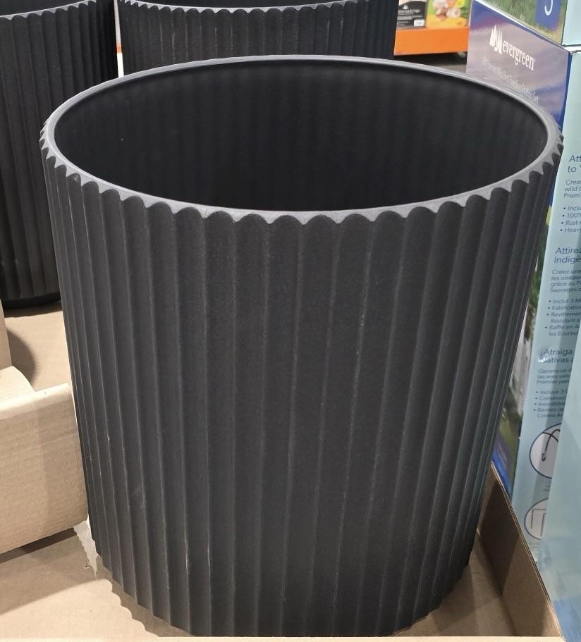 Veradek Demi 16" Resin Planter Black