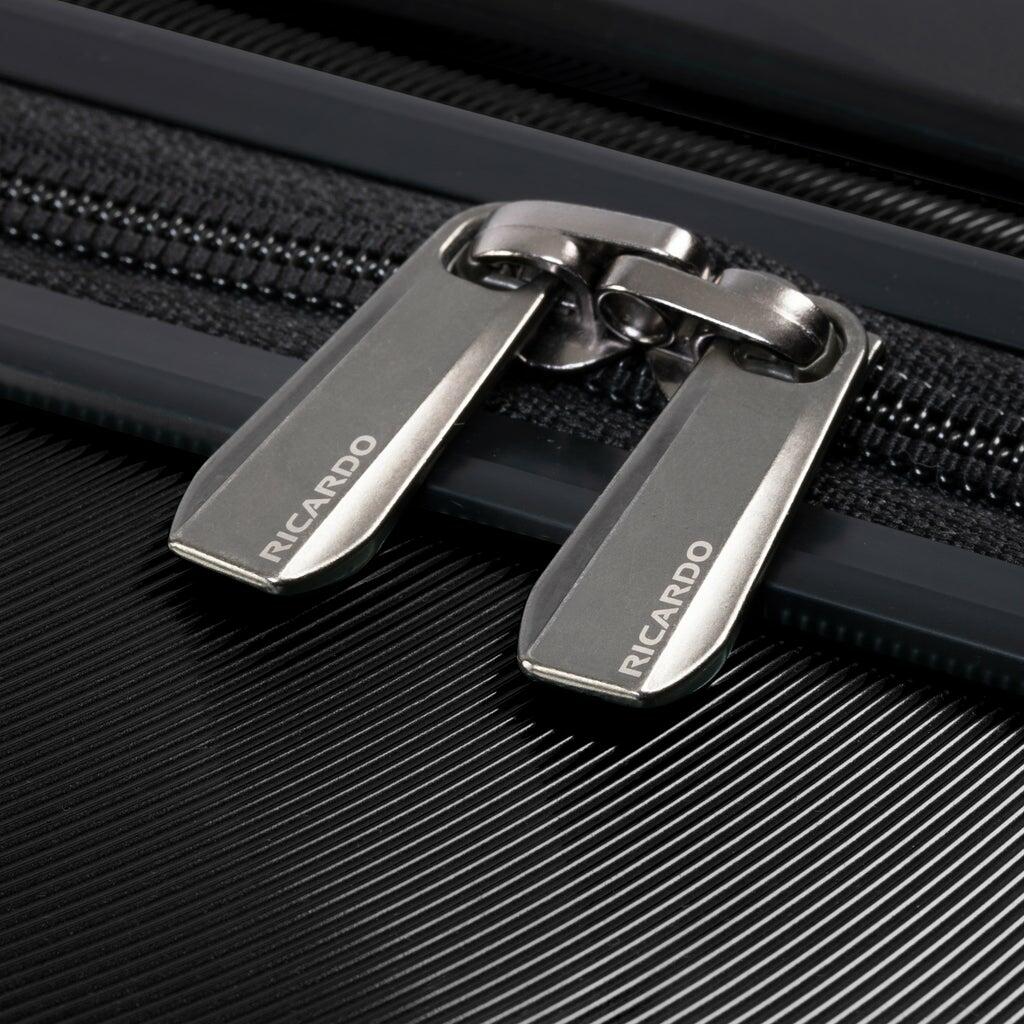 Ricardo 21.5 in Hardside Carry-on, Black / Bronze